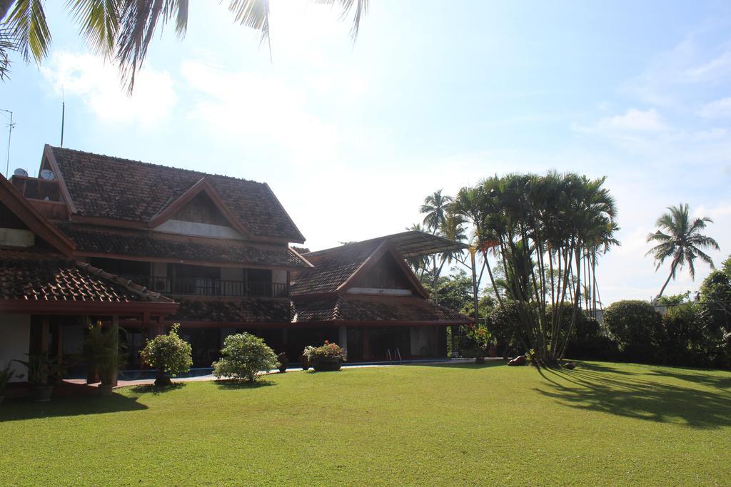 Blue Water Villa Piliyandala Exterior photo