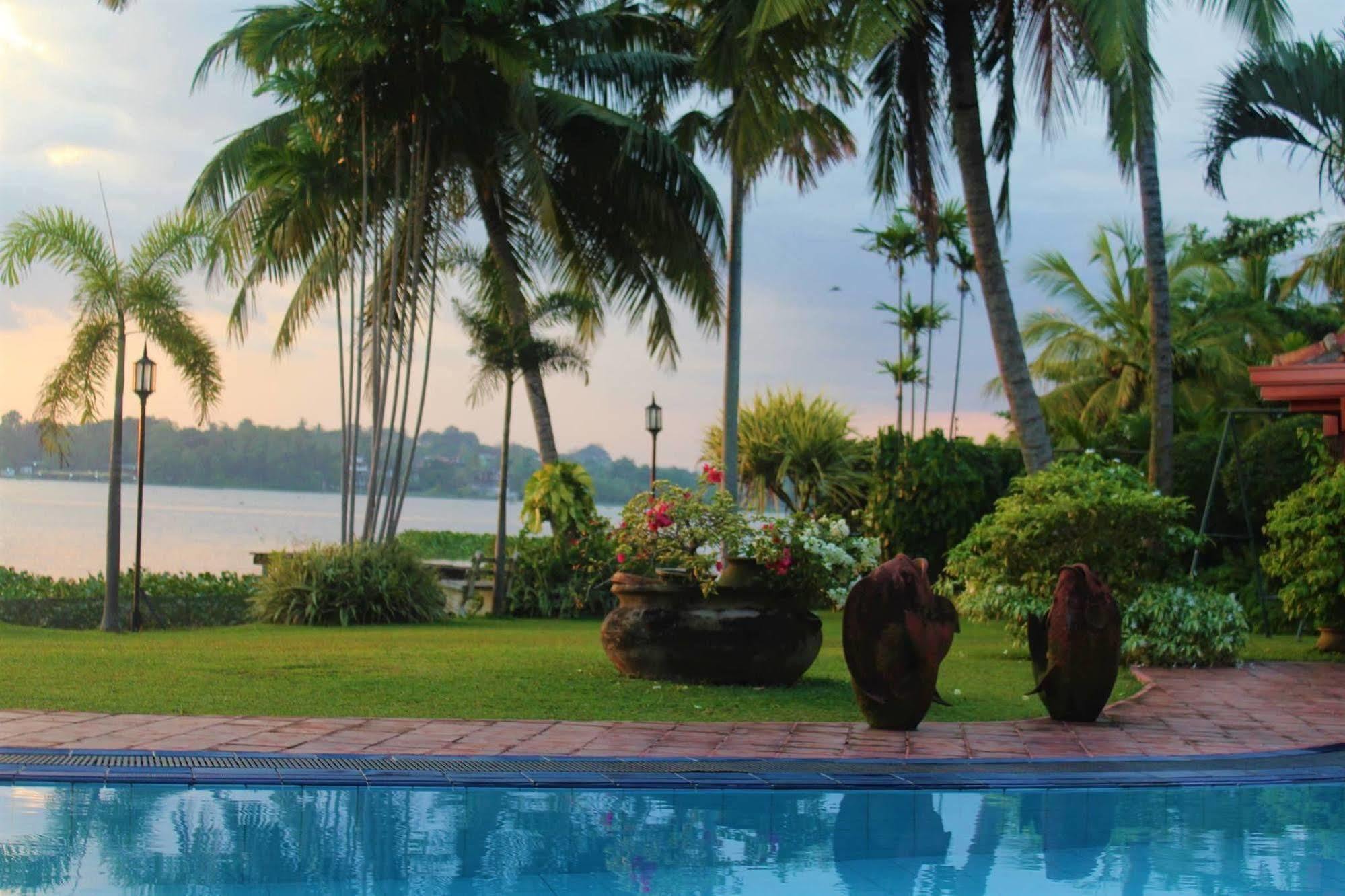 Blue Water Villa Piliyandala Exterior photo